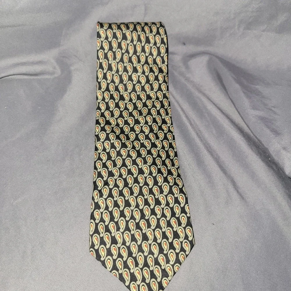 Burberrys London Mens 100% Pure Silk Tie Black Yellow Red